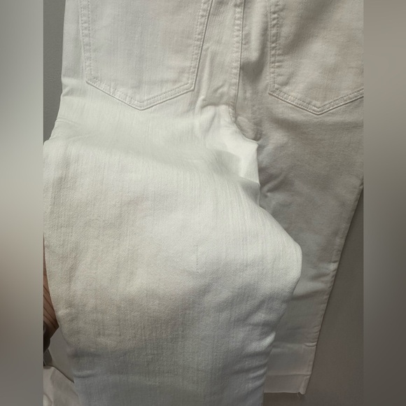 New w/minor defect. J.Crew 9" demi-boot crop jean in white wash. Size 27 $128 - Picture 8 of 8